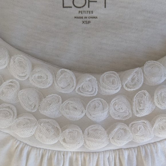 Ann Taylor LOFT white top with rosette detail - Picture 5 of 13